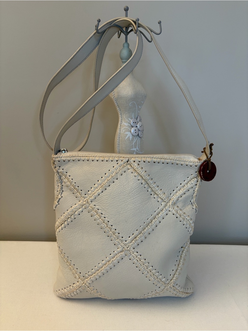 Vintage Sak Ivory Pebbled Leather Patchwork Crossbody Bag Stitched Boho
